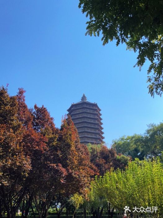玲珑塔公园图片