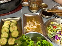 -围炉肉舍•炭烤活鳗•丹东海鲜烤肉(步行街店)