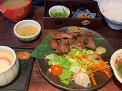 岩烧雪花牛肉定食-味太助·银饭食堂(中华城店)