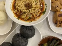 -李与白包子铺(桐梓林店)