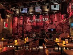 -FOUR PLAY BAR