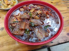 红烧牛肉拼回锅肉面-全味面馆