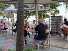 -东海岸人工湖美食村