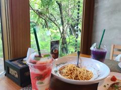 -Chom Cafe and Restaurant