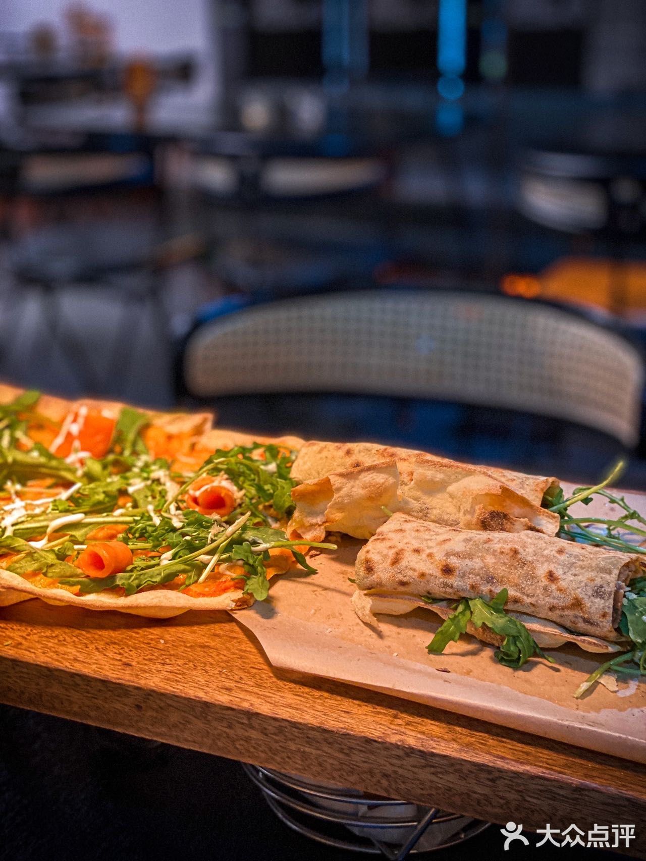 1米长的手工披萨，四种口味一次满足！！