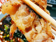 柠檬香草黑椒牛五花-小米烤肉-泥炉炭烤(常营店)