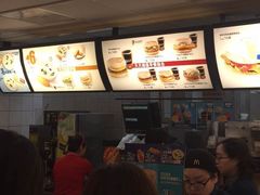 -麦当劳(轻轨曹杨路店)