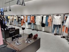 -URBAN REVIVO(七宝领展广场店)
