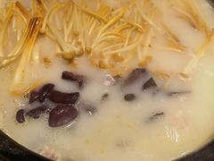 -大匠工房古船木艺术餐厅·猪肚鸡专门店(长白仙岛店)