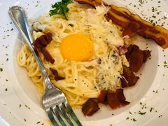 -Chom Cafe and Restaurant