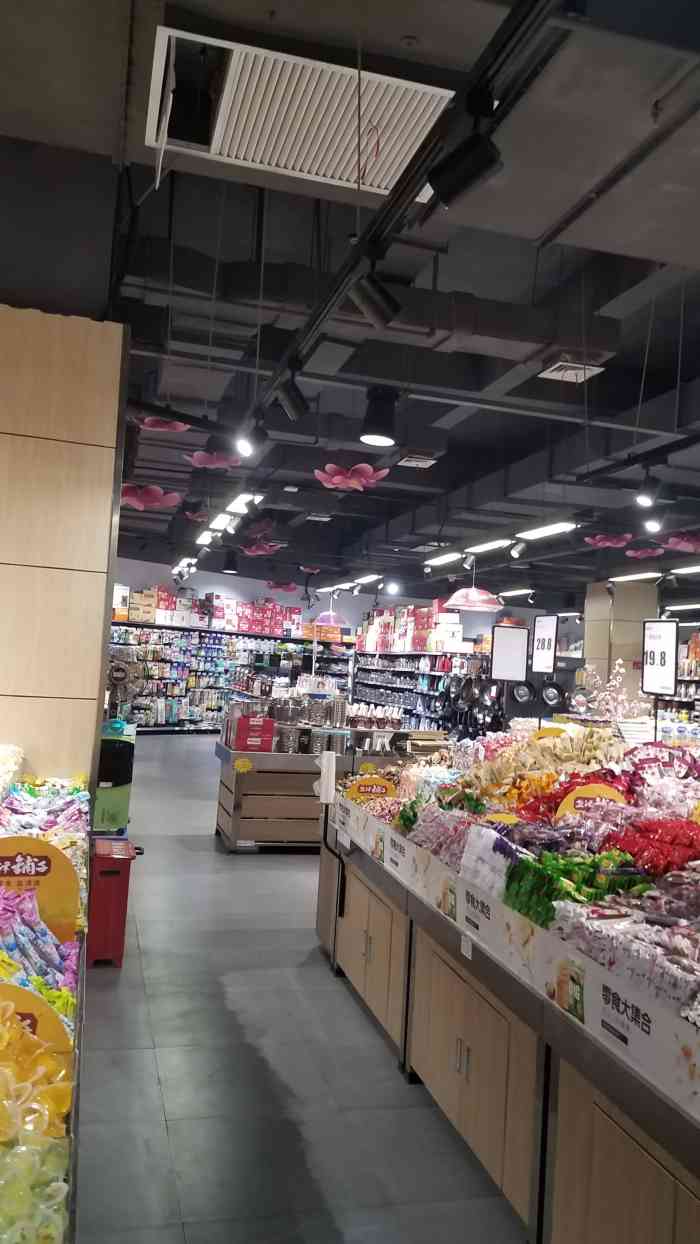 景文精品超市"这应该是我买东西最常来的超市.地址:郑.