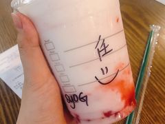 草莓酸奶星冰乐-星巴克(南京新百店)