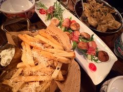 -SISTERS BAR RESTAURANT川意酒馆(嘉善老市H楼店)