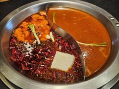 麻辣番茄鸳鸯锅-沸炉重庆老火锅(军事博物馆店)