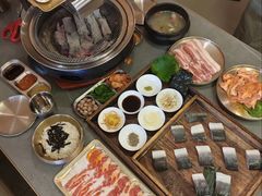 -围炉肉舍•炭烤活鳗•丹东海鲜烤肉(步行街店)