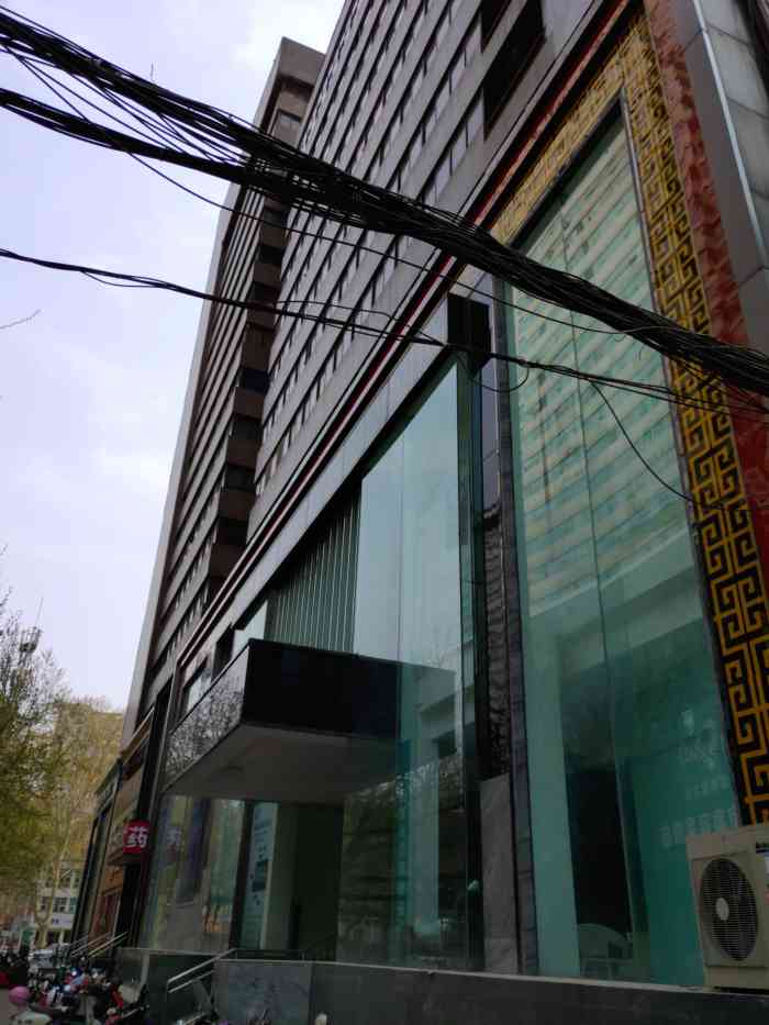 金茂大厦a座-"这是坐落在文化路优胜南路交叉口西南角的办.