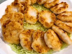 鮮果沙律伴香煎墨魚餅-港澳德兴火锅海鲜酒家(殷皇子店)