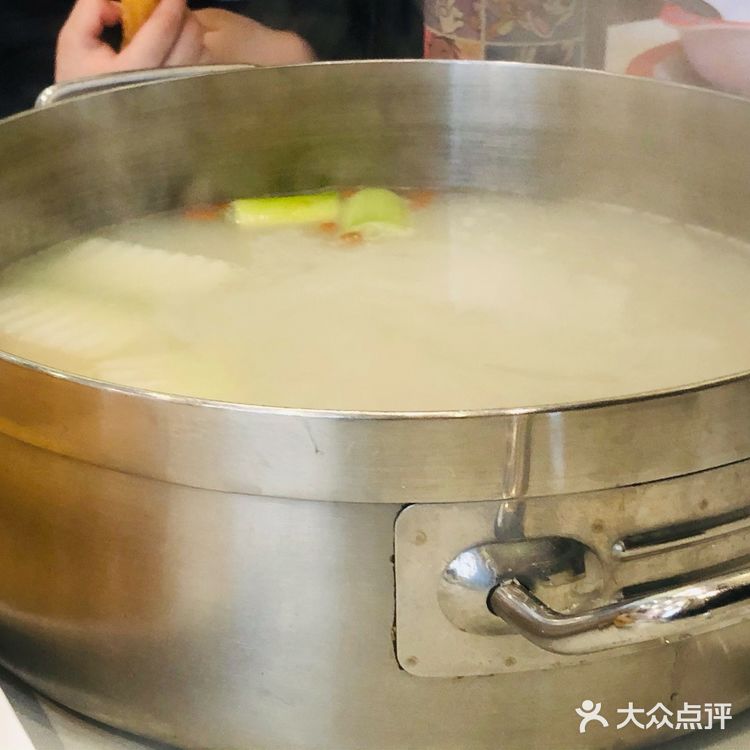 他们家的甜点是最后上的，不会像其他家一样不定时上