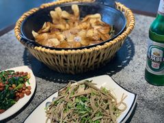 香椿苗拌豆丝-华盛园卷子王农家菜水库鱼