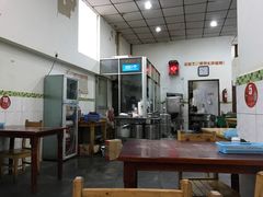 大堂-雷祖芳老妈蹄花店