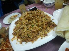孜然羊肉夹饼-色兰伊品轩食府