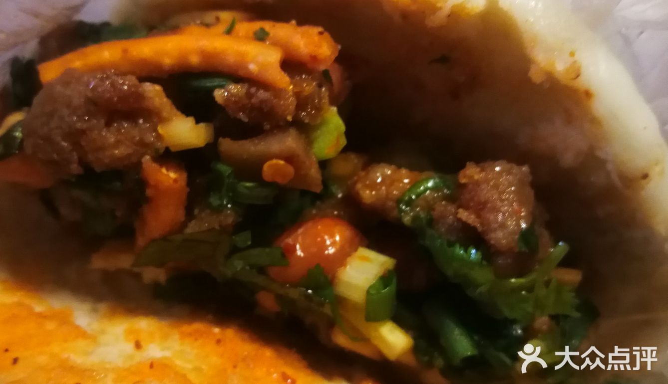 晚上不太饿就叫点小吃外卖,乐山牛肉卡饼里面有蒸牛肉