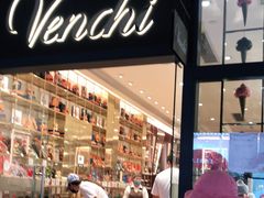 门面-VENCHI 闻绮(上海佛罗伦萨小镇店)