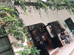 -彳亍咖啡·这里(水湾路店)