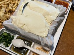 -95号酱骨·一块豆腐(展春园西路店)