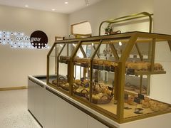 面包甜点陈列柜-啊噗吐呦现场烘焙(麦凯乐店)