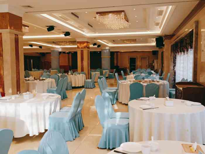 沪华海鲜大酒楼(南汇店)-"性价比还不错.雪花牛肉很壮观,超级大盆,.