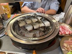 -围炉肉舍•炭烤活鳗•丹东海鲜烤肉(步行街店)