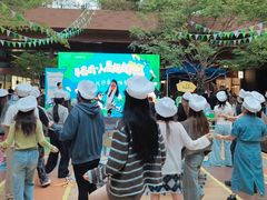 -瑞虹新天地月亮湾