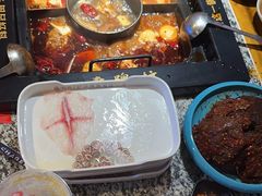 -老牌坊云南鱼豆花火锅(哈西万达店)