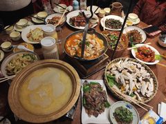 -老滇山寨•云南特色菜•地方菜•民族风情歌舞表演(金碧店)