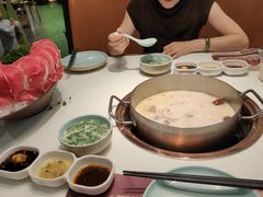 -洪氏嗨捞·猪肚鸡火锅(阳光天地店)