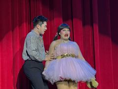 -金东尼人妖秀
