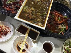 -虾弄弄海派小龙虾·牛羊蝎子火锅