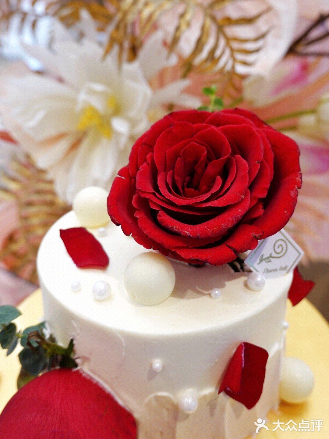 玫瑰见证爱情，纯动物奶油见证品质，这款情人节蛋糕太🉑️了！