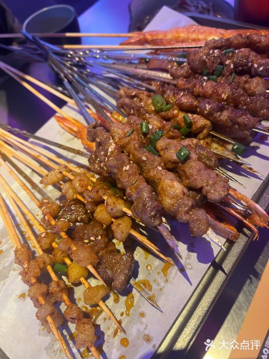 燥次·烧烤酒场(万象城店)燥次筋神牛肉串图片