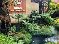 -Chom Cafe and Restaurant