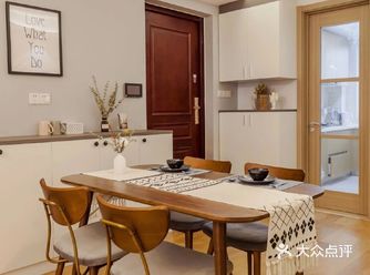 餐桌礼仪。顾名思义，就是指在吃饭用餐时在餐桌上的礼仪