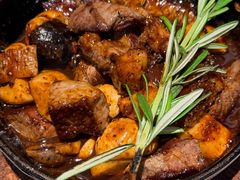黑蒜菌菇牛肉粒-幸薈飯堂