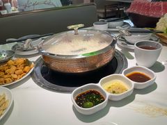 -洪氏嗨捞·广东猪肚鸡·椰子鸡火锅(西咸万象城店)