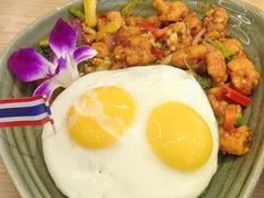 泰式辣椒膏炒鸡肉打抛饭-mango tree芒果树泰国餐厅(青岛万象城店)