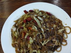 酸菜炒鲜粉-凯思大酒店