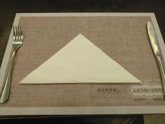 餐具摆设-晶丽香榭自助餐(南京大饭店)