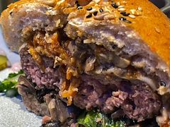 香浓蘑菇牛肉汉堡-bluefrog蓝蛙(皇庭广场店)