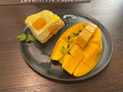 -Chom Cafe and Restaurant