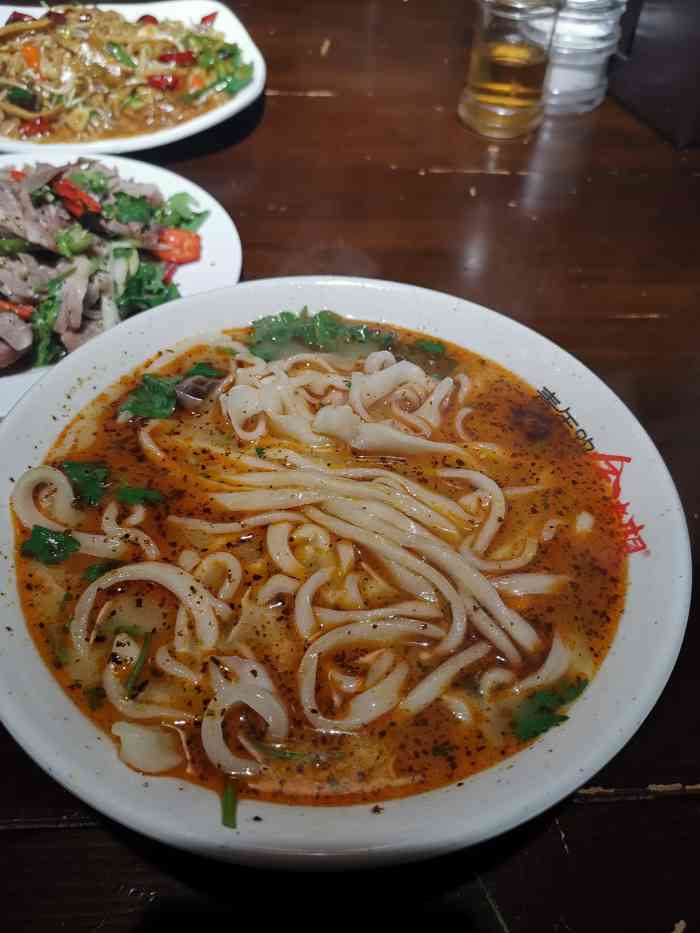 青年路羊肉烩面(绿地店)-"天气还不稳定的时候去的,时冷时热的那段时.